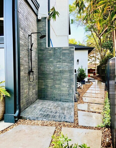 Outside Shower - 1224 Alexandra Ct