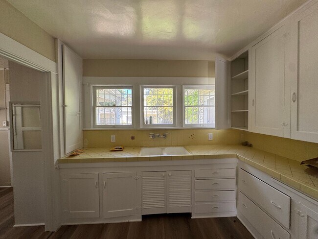 Building Photo - 4817 6th Ave