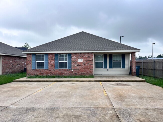Building Photo - Brown St Units