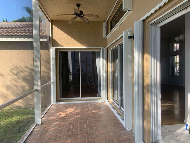 Building Photo - 856 Stanton Dr
