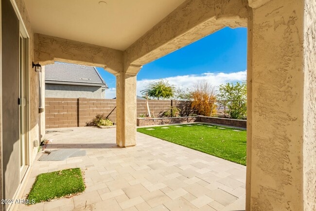 Building Photo - 9567 W Robin Ln