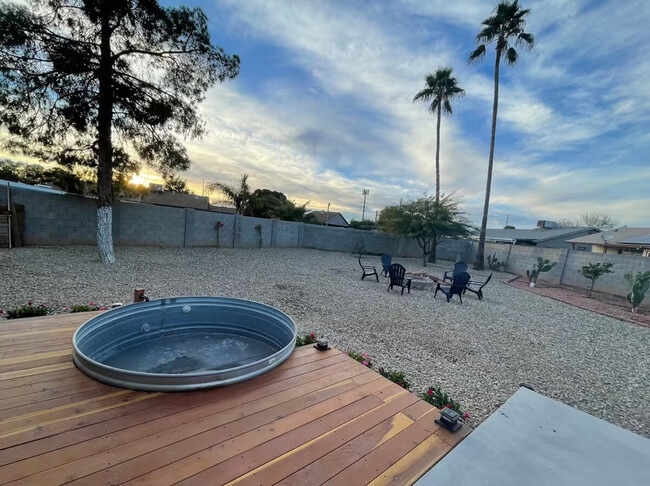 Building Photo - 3638 N 90th Ave