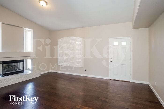Primary Photo - 1605 Silver Knoll Ave