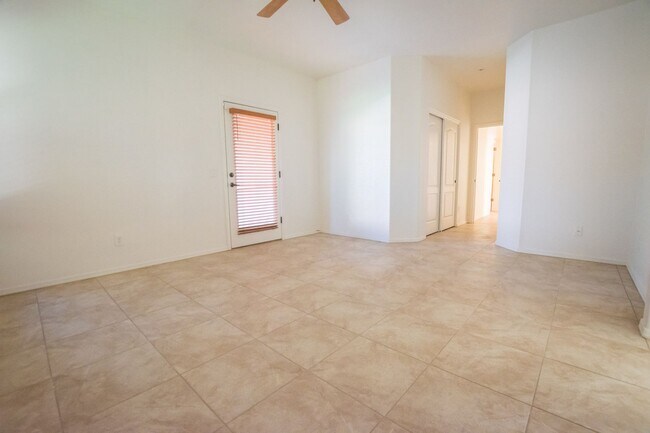 Building Photo - Charming 4 Bedroom, 3 Bath Home, with 2 Ca...