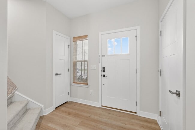 Building Photo - 1085 Duncan St