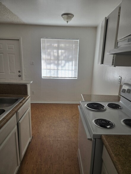 Building Photo - 708 Jackson Ave