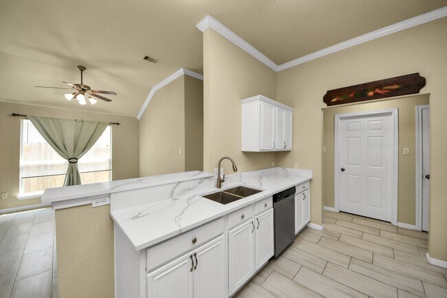 Building Photo - 130 Thunder Basin Dr