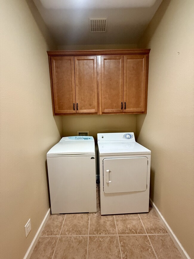 Building Photo - 1580 Kilham Ct