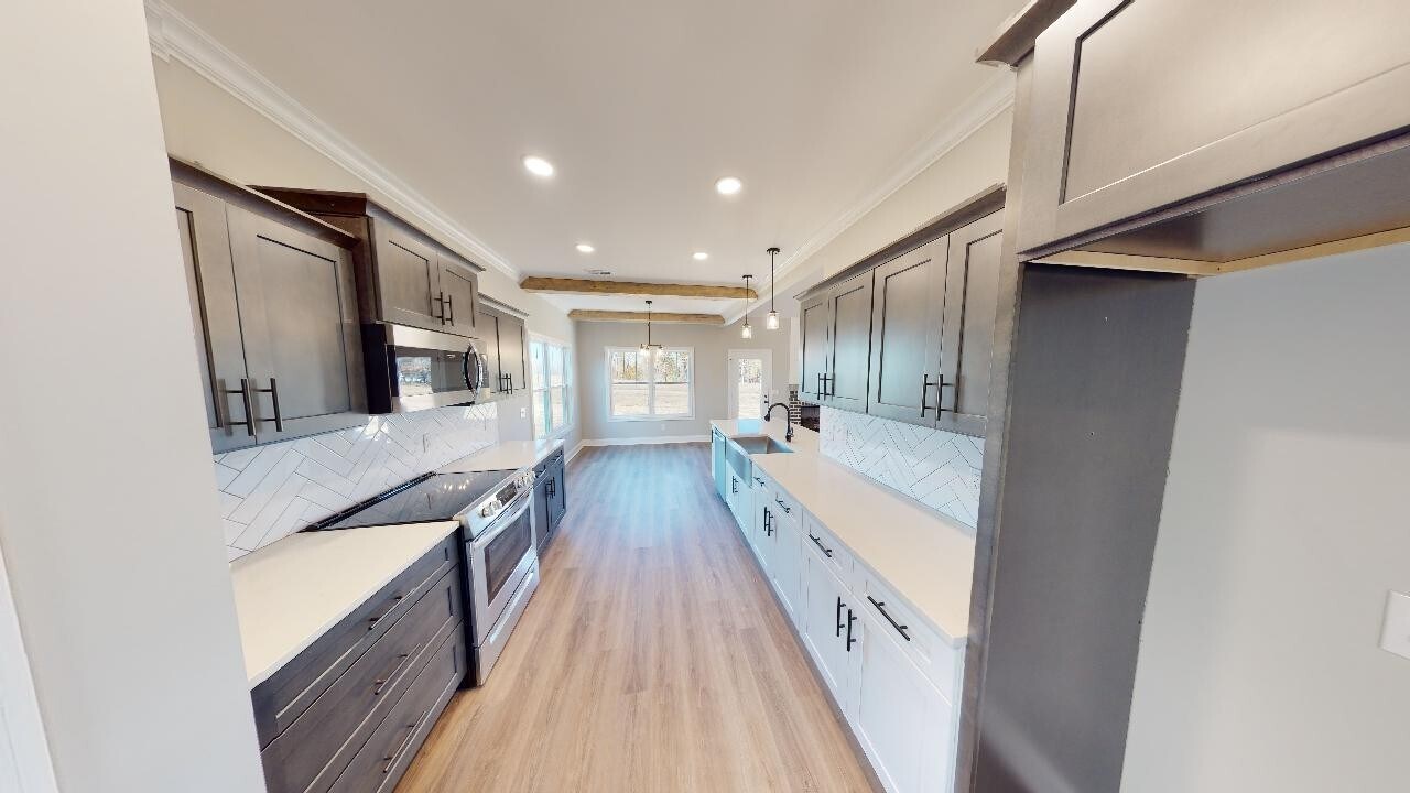 Building Photo - 221 Bluebell Dr