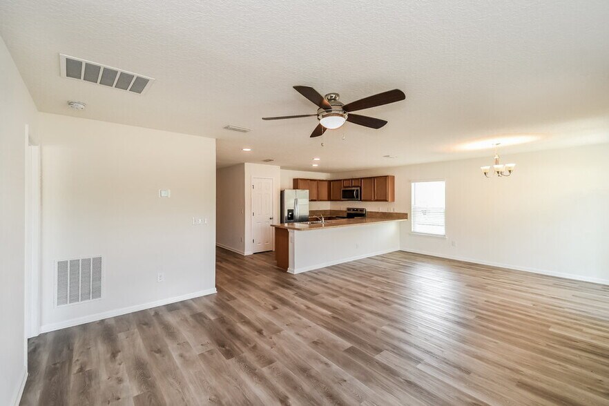 Building Photo - 7573 Sunnydale Ln