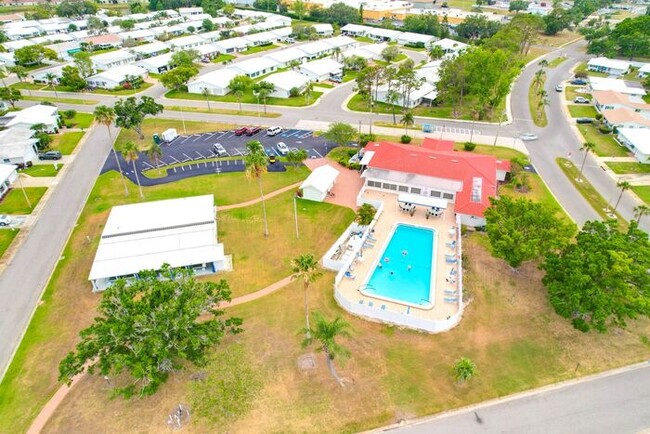 Building Photo - 2 BR, 2 BA Home in the Mainlands on the 18...