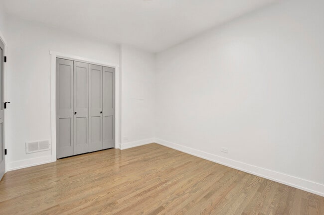 Building Photo - 3316 N Damen Ave