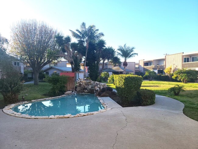 Building Photo - Spacious 1 Bedroom Condo in Chula Vista!