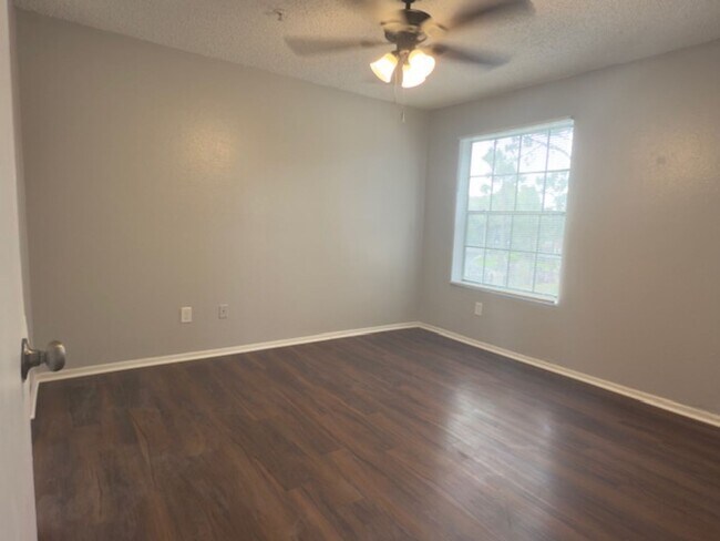 Building Photo - 208 Afton Square