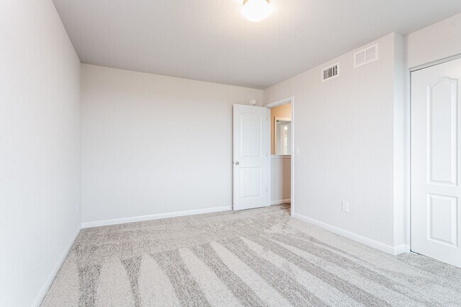 Building Photo - Bright & Airy 3 Bedroom, 2.5 Bathroom Home – Two Stories of Comfort