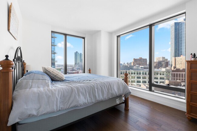 Building Photo - 99 Hudson St