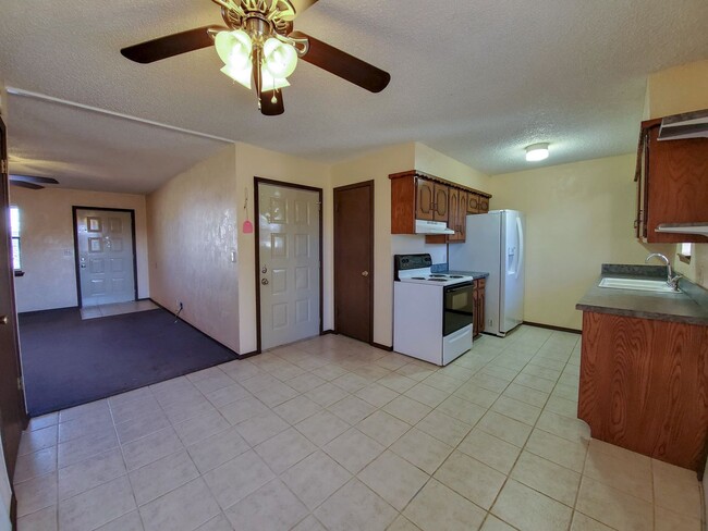 Building Photo - 3 Bed brick home in Tecumseh