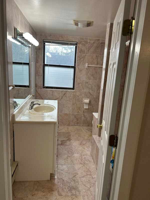 Building Photo - 120 N Main St