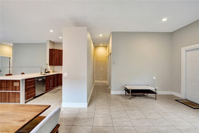 Building Photo - 930 Bluewood Terrace