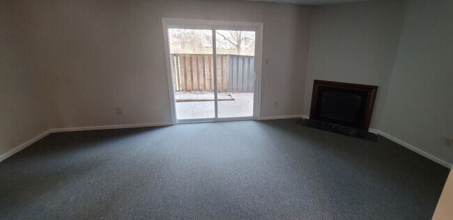 Building Photo - 7237 Sandy Creek Dr