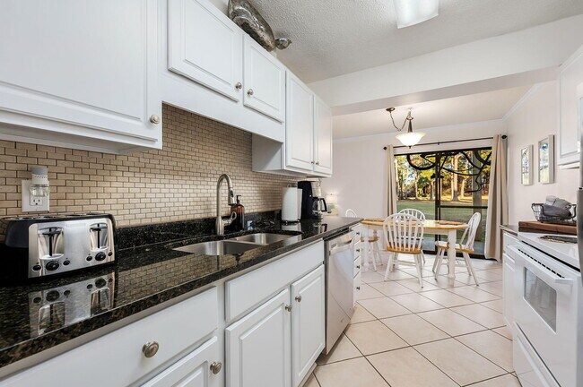 Building Photo - 293 Sunset Bay
