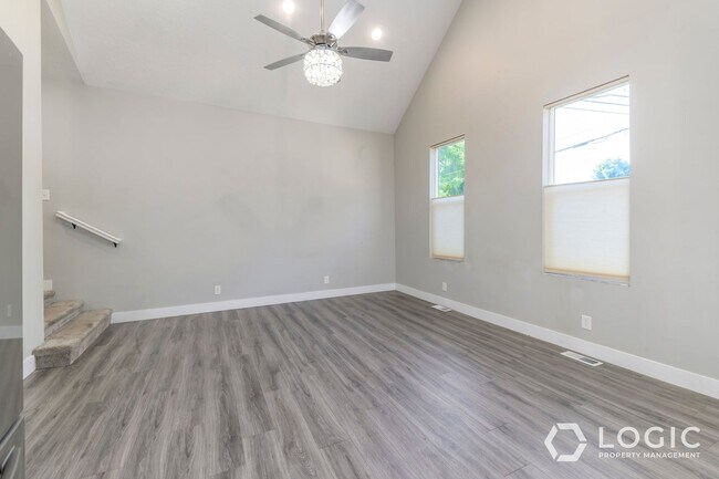 Building Photo - 935 W 200 N