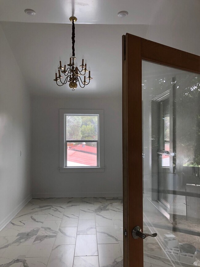 Building Photo - 120 N Austin St