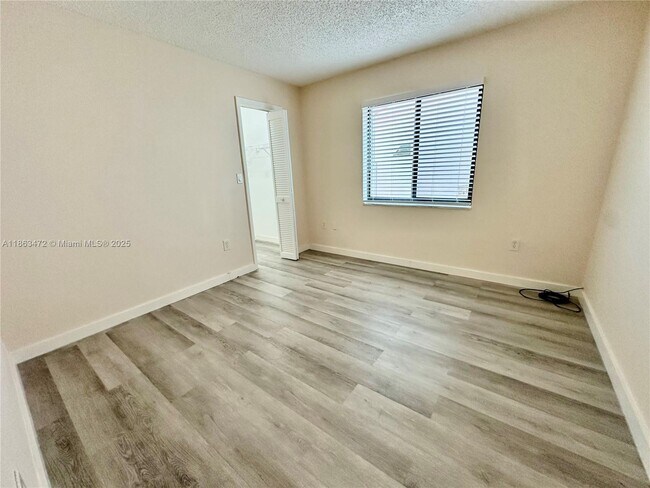Building Photo - 10940 SW 143rd Ct
