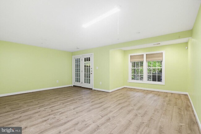 Building Photo - 10635 Hillingdon Rd