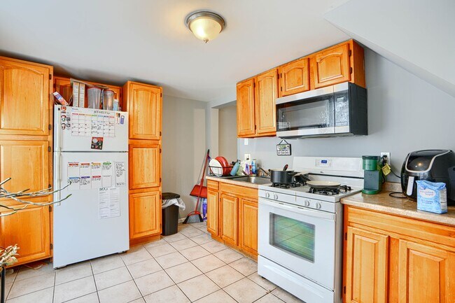 Building Photo - 304 Collins Ave