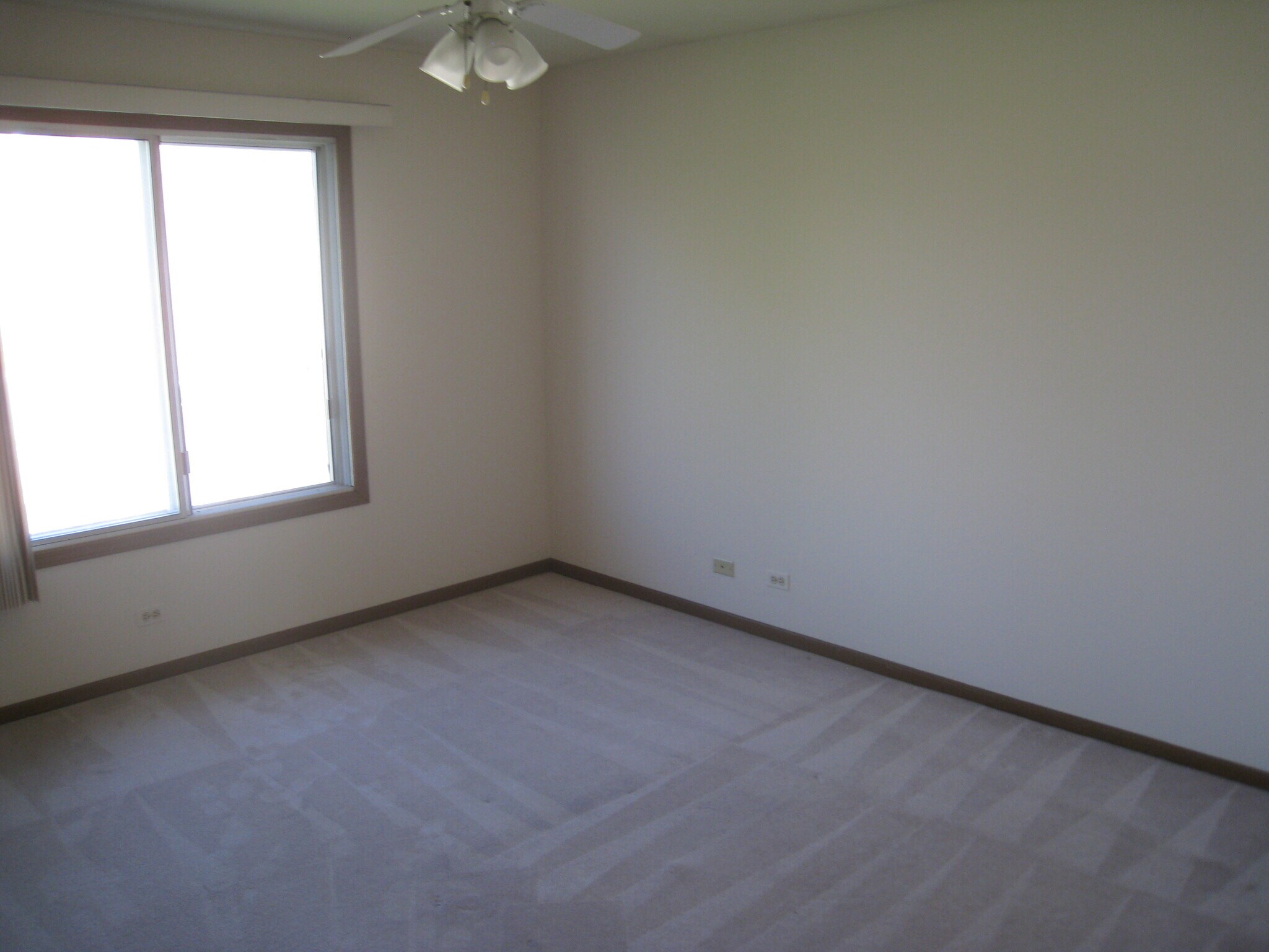 Building Photo - 425 N Eric Dr