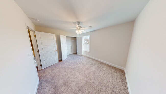 Building Photo - Modern Comfort, Great Location, and Pet-Fr...