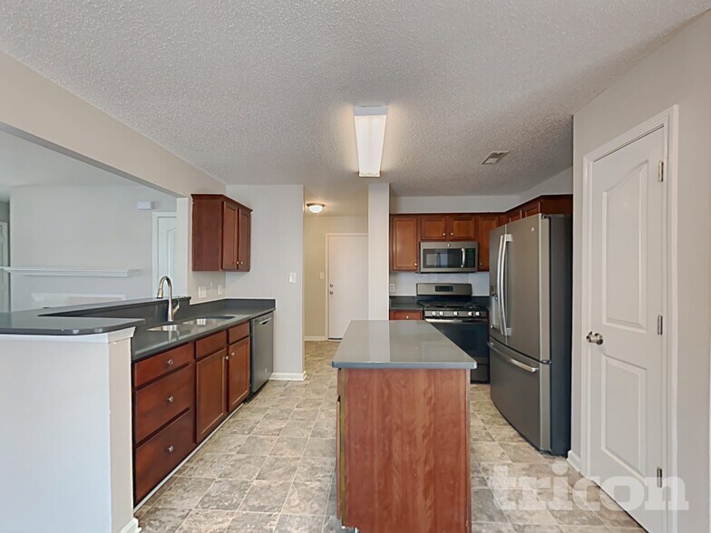 Building Photo - 11401 Northwoods Forest Dr