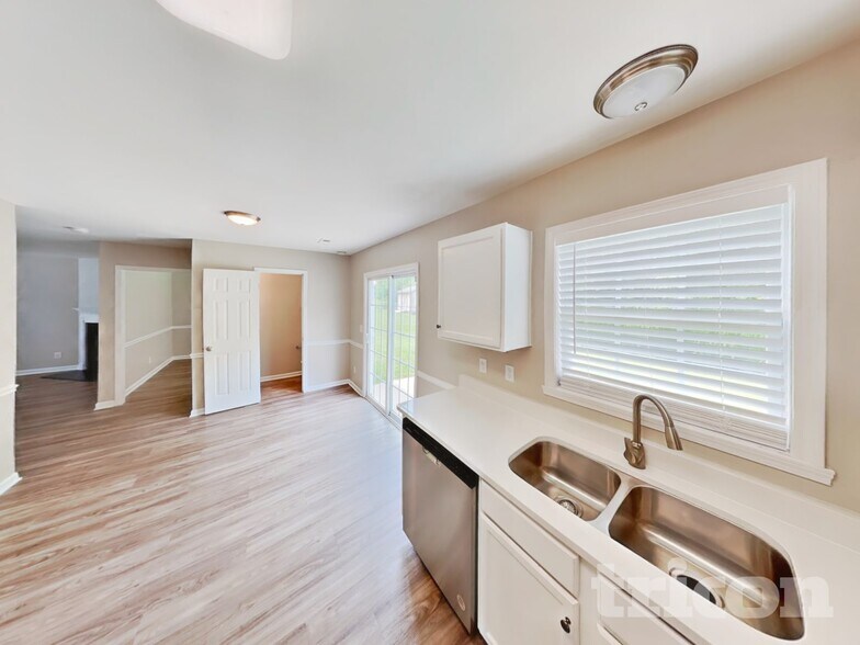 Building Photo - 1145 Langston Dr