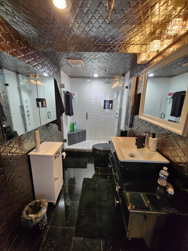 Building Photo - 899 Jeffery St