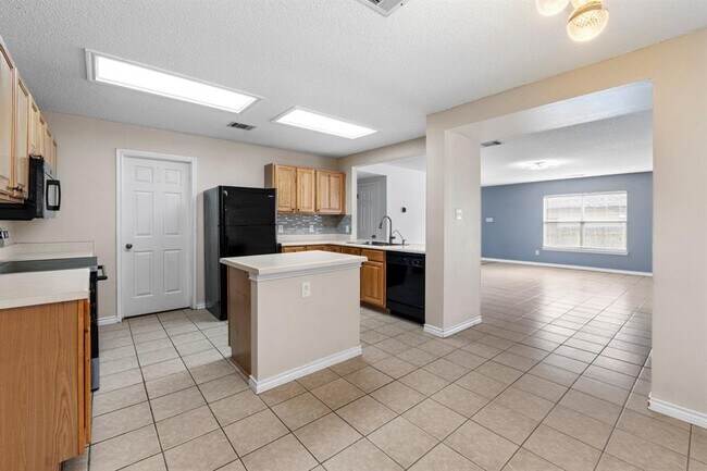 Building Photo - 1704 Matagorda Dr