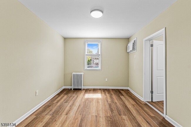 Building Photo - 388 Cook Ave