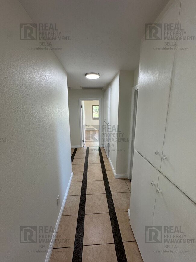 Building Photo - 7BR Single-Story Retreat on 2.7+ Acres – Spacious, Sun-Filled Living in Prime Temecula