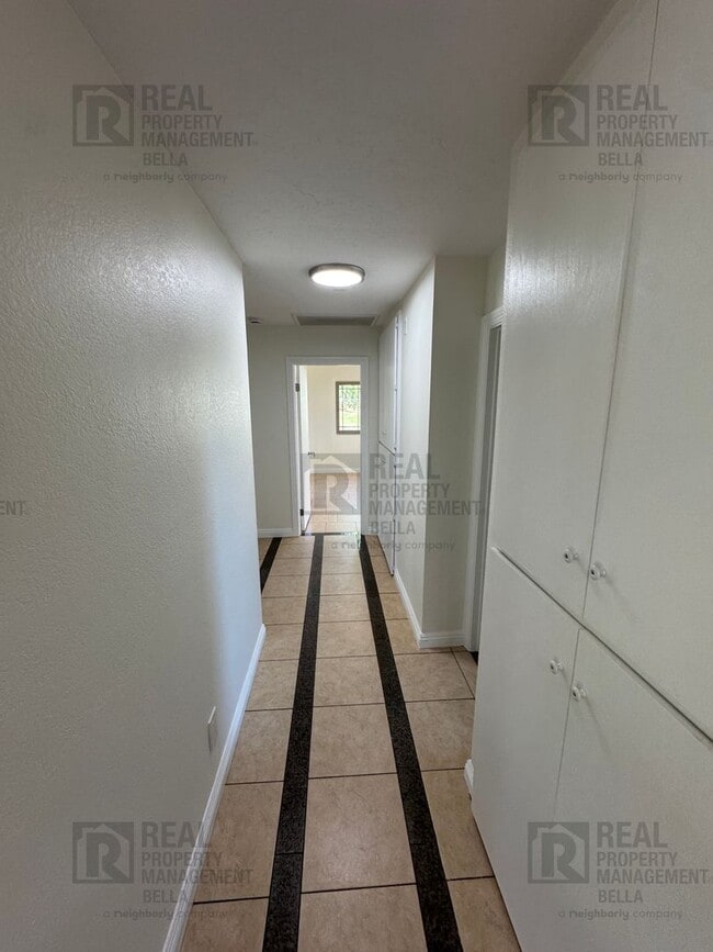 Building Photo - Spacious Single-Story 7-Bedroom Home with Open Layout & Abundant Natural Light