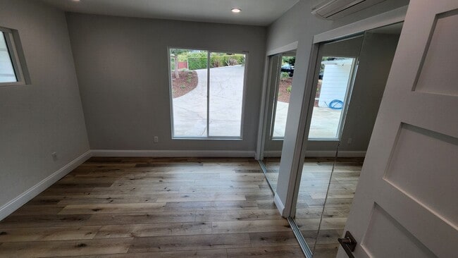 Building Photo - 4 bedroom, 2.5 bathroom home in the desirable Mt Soledad neighborhood.