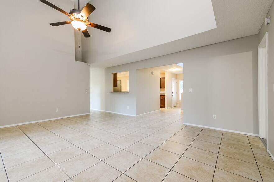 Building Photo - 490 Chicago Woods Cir