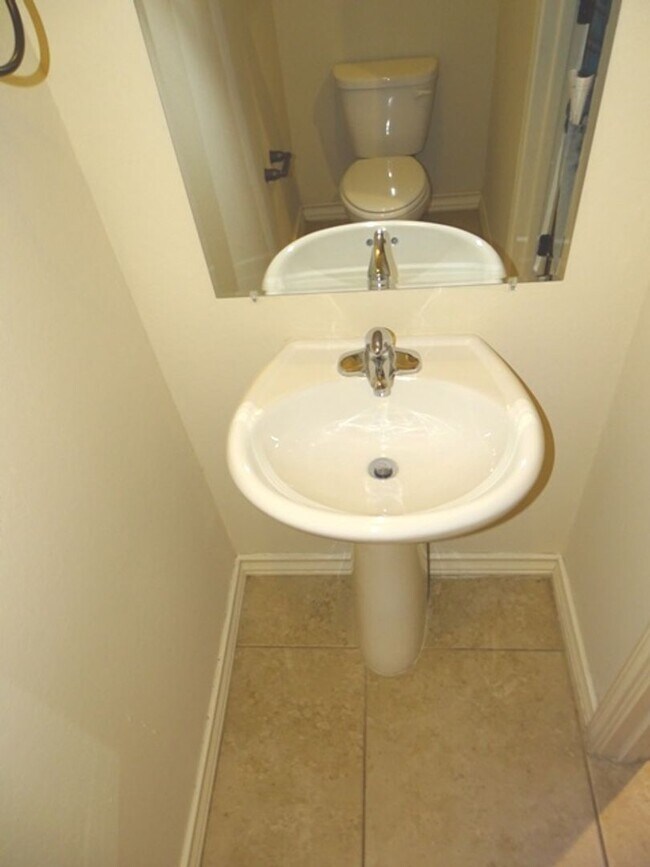 Building Photo - 6619 Arancione Ave