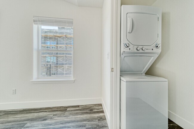 Building Photo - D61