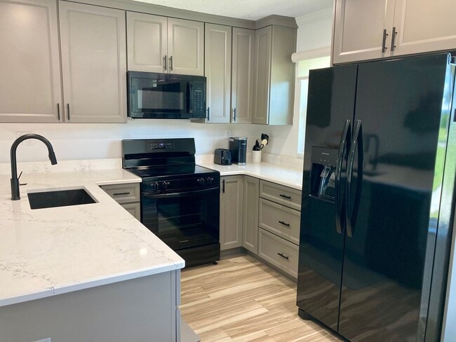 Building Photo - Completely remodeled waterfront condo!