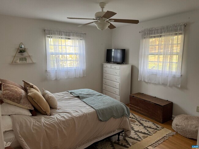 Building Photo - 1028 St Charles Ave