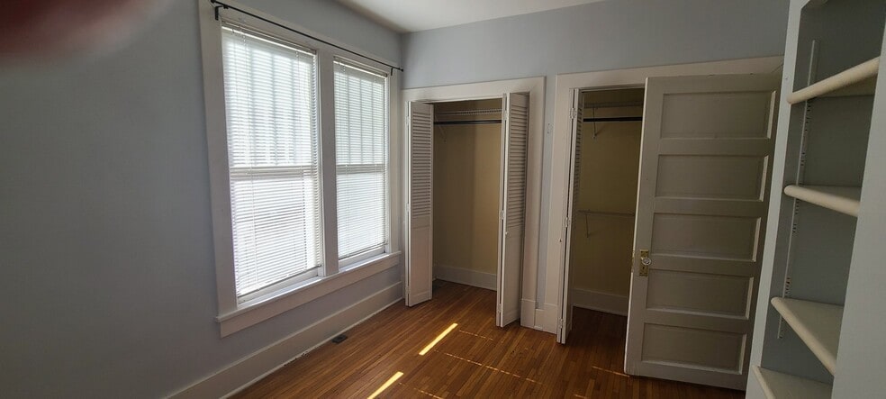 Building Photo - 1921 18th Ave S