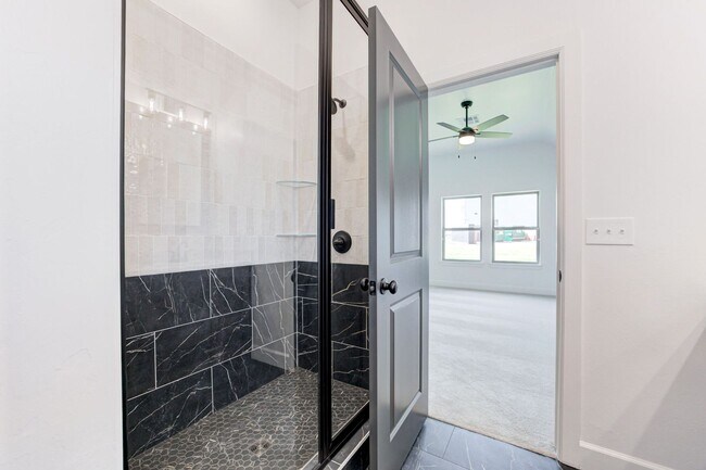 Building Photo - Brand New Home In Mustang!