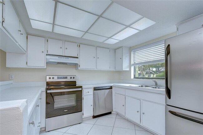 Building Photo - 230 Cypress Pl