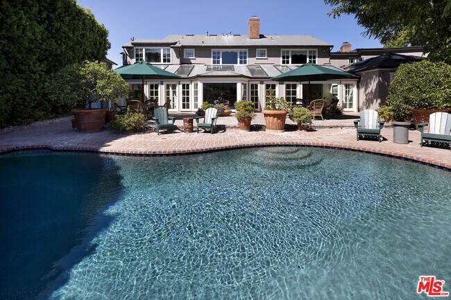 Building Photo - 10030 Toluca Lake Ave
