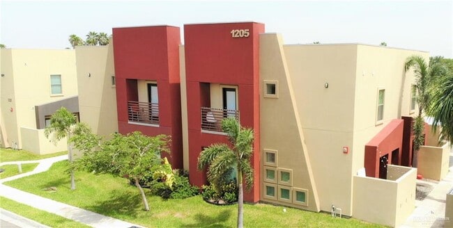 Building Photo - 30 W Daffodil Ave